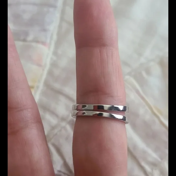 HOST PICK 😍 Gorgeous Flower Finger Ring - Picture 5 of 5